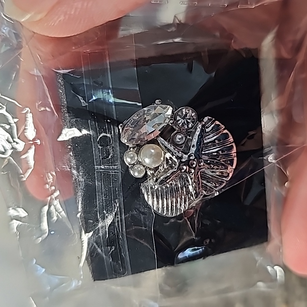 Beachy Bevvy White Ring Stretchy 💍 Pearl - Picture 3 of 4